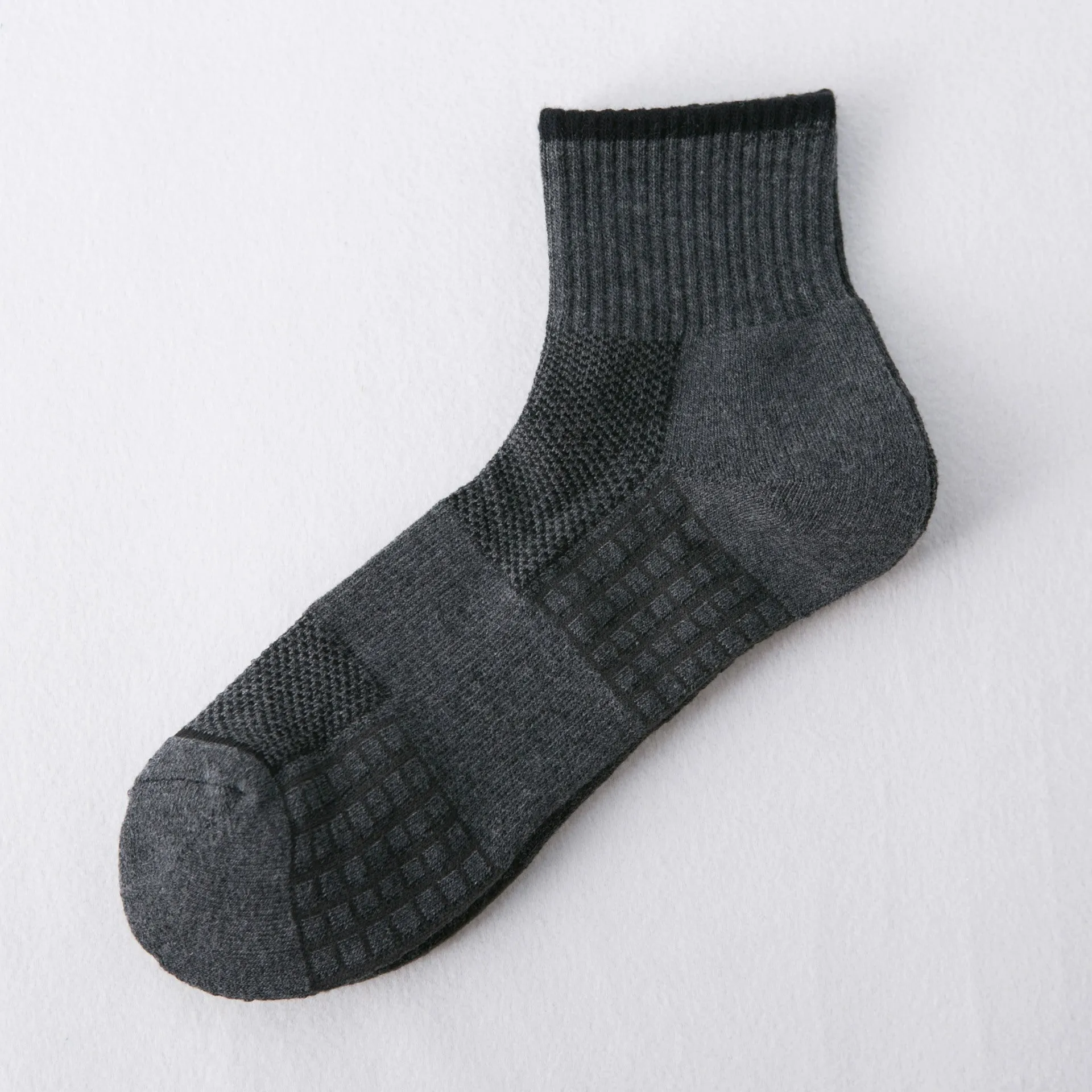0567 Men's Breathable Sports Socks for Outdoor Camping