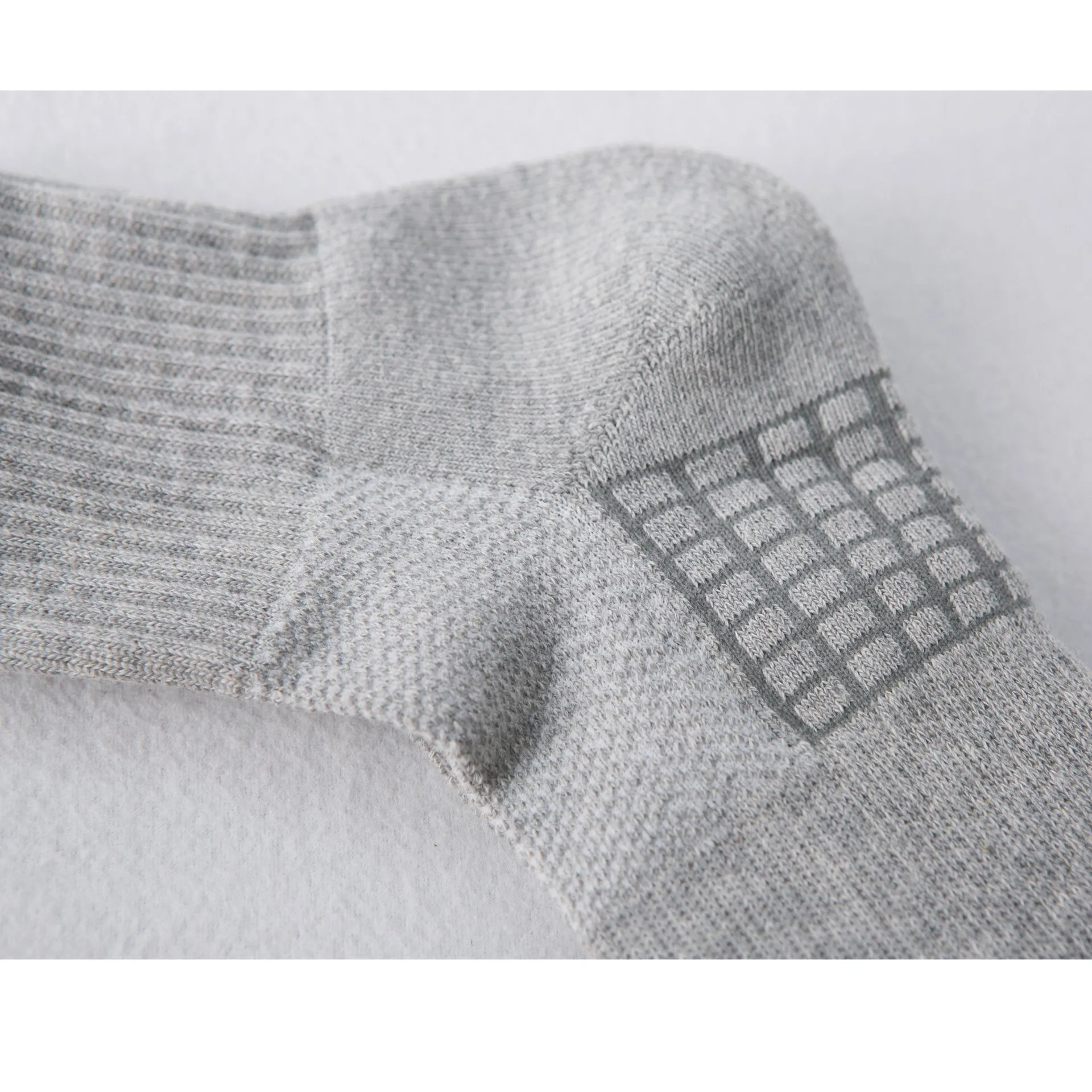 0567 Men's Breathable Sports Socks for Outdoor Camping